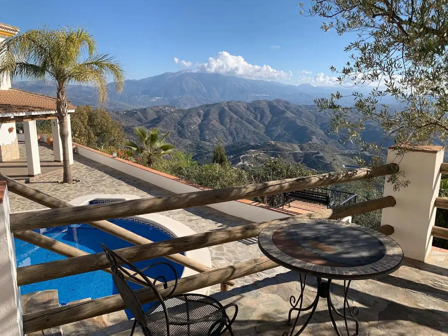 Casa Rural Finca Volando In The Mountains Of Malaga Comares