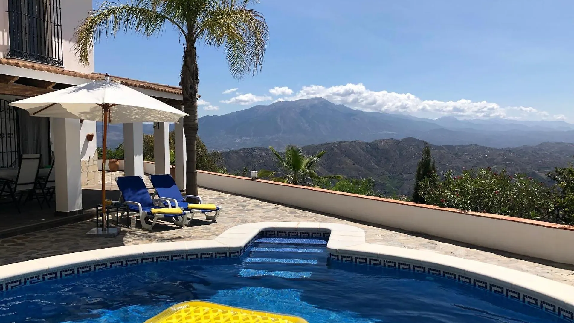 Casa Rural Finca Volando In The Mountains Of Malaga Comares